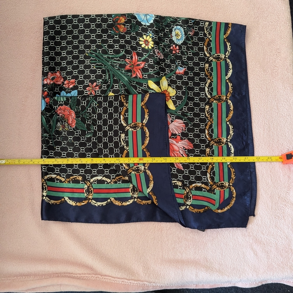 Floral and Chain Pattern Scarf - Picture 3 of 5